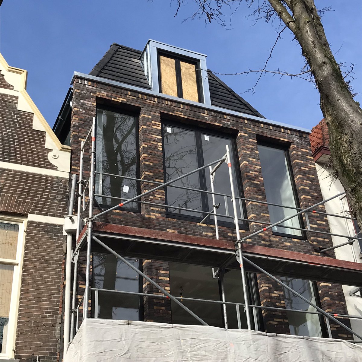 morphiquezwolle's tweet photo. De nieuwbouw aan de #Diezerstraat in #Zwolle is al een stukje uit de steigers. Wat gaaf! https://t.co/m7oP1OOvsI