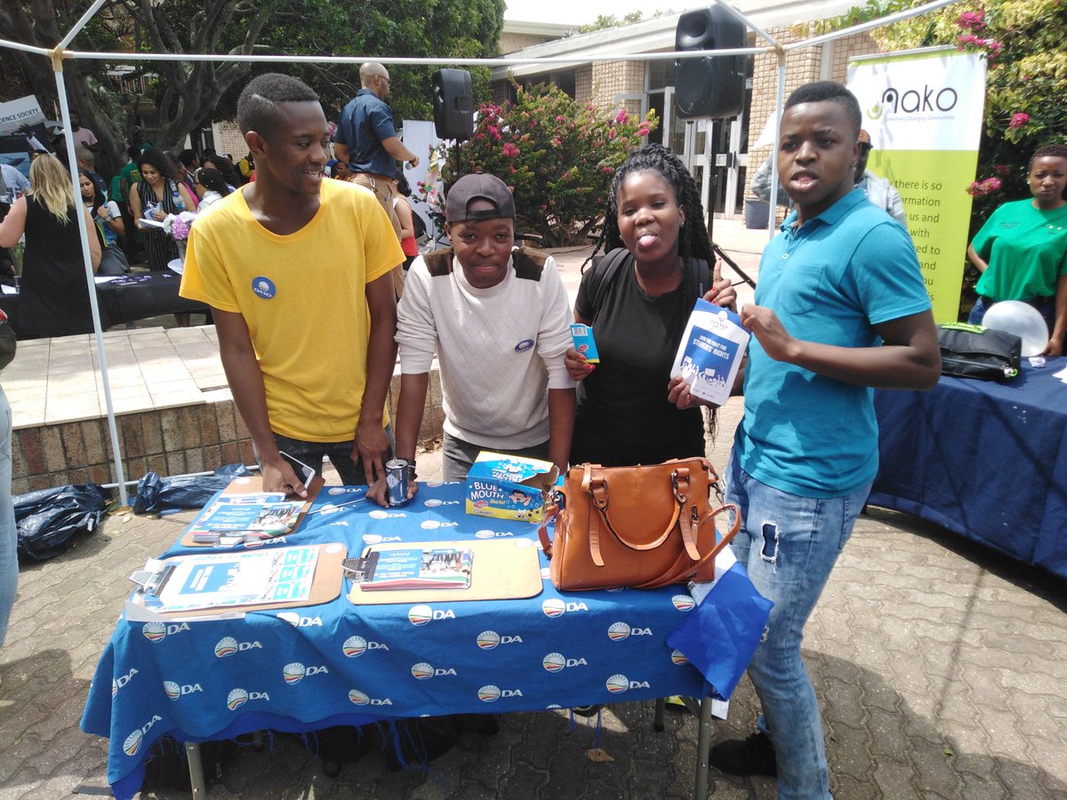 DAYouthEC's tweet photo. Today we are at Nelson Mandela University with DASO encouraging young people to join DASO and register to vote for the upcoming national elections.

We encourage all students to register to vote at their various campuses across the Eastern Cape.

#TeamOneSAForAll https://t.co/1k2keut98p