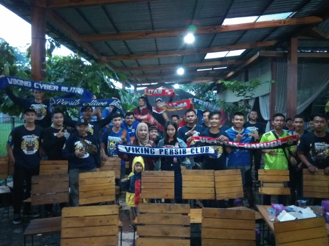 Viking_Blitar's tweet photo. Abang - Biru
salam satu hati damai proklamator
Nonton Bareng Timnas Indonesia bersama Polres Blitar
Kampung Cokelat,
20 Februari 2019
#TimnasDay
#vikingcyberblitar
#Blitzman https://t.co/aH5aJQ9jVh