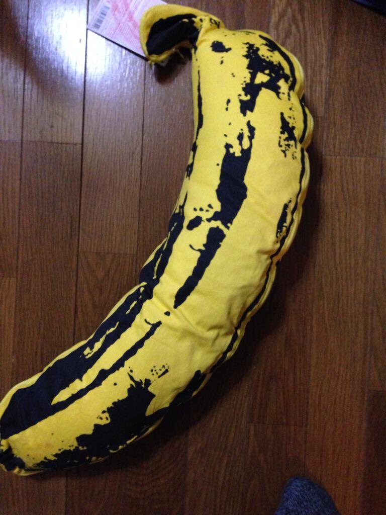 Aki メディコムトイのアンディウォーホルデザインバナナクッション 10年位前買ったやつ いい出来 飾ってるww