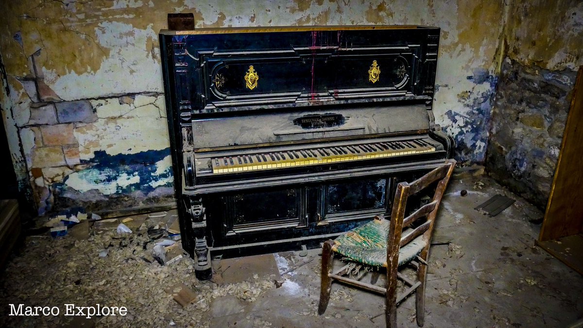 urbexscapade's tweet photo. Go to my new exploration😍😍😍😍😍 - Je visite une Cave Viticole - URBEX https://t.co/Ly2o4VLrAc via @YouTube https://t.co/72TwCtFCd4