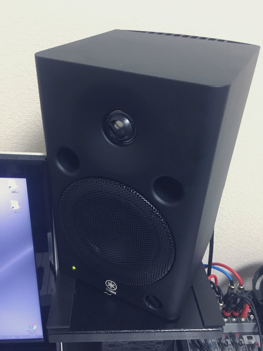 shibassan_dtm's tweet photo. G-Life Musicでも使っている
モニタースピーカー
『YAMAHA MSP5』
説明不要な名機ですが
もう耳がこれに慣れ過ぎて
他のスピーカーだと
ミックスが不安になってしまう
エンジニアあるあるww
#DTM #ミックス #MSP5 https://t.co/s8WiR8OnyI
