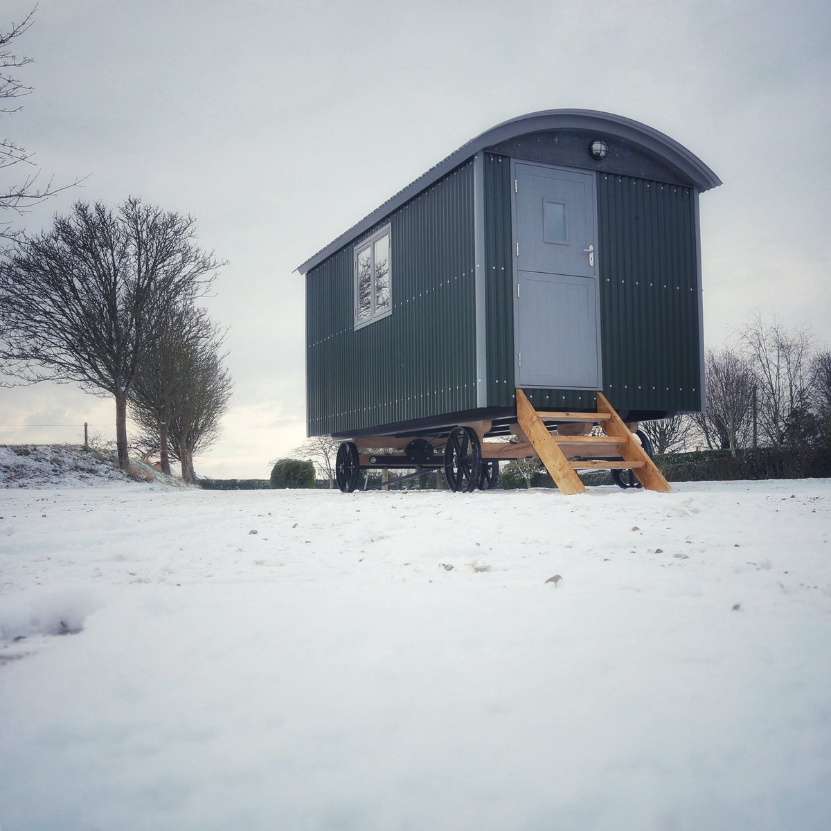 Another snow pic from a couple weeks back #harrogatehuts #bespoke #handmade #glampinghuts #gardenstudios #harrogate #traditional #shepherdshuts #shepherdshut #bespokehuts #gardenstudio #garden #homeoffice #glamping #outdoors #escape #countryside #design #workfromhome #lifestyle