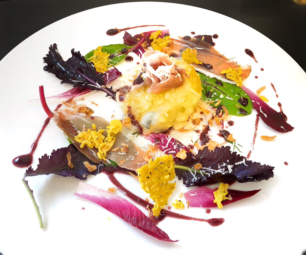 Toanerestaurant's tweet photo. #Tartiflette au #Reblochon et #Brie, vinaigrette au vin rouge et speck... #toane #restaurant #menu #entree #lyon #food #grezieu https://t.co/HIxsU2fGTX
