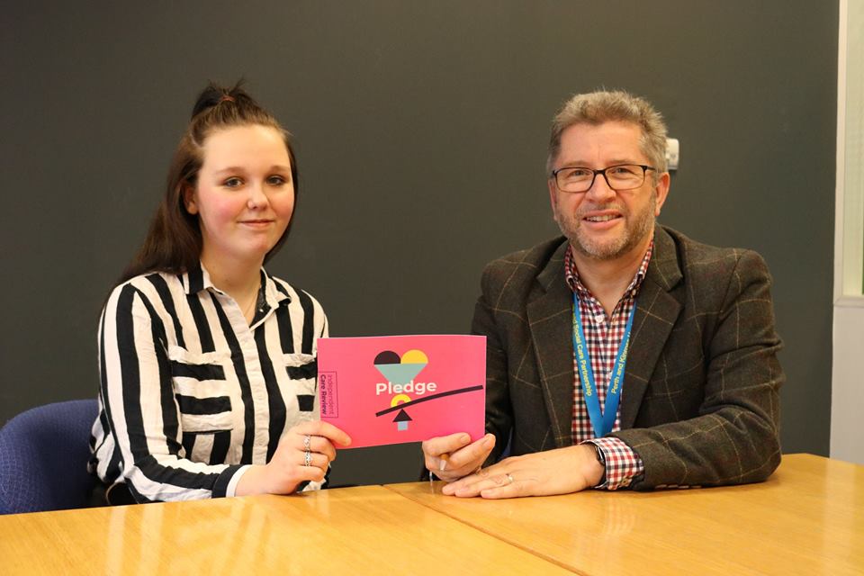 fyipandk's tweet photo. Paige from @fyipandk recently met with @RobP122  who made a pledge for @TheCareReview. In his role as Chief Officer for the Joint Board for Health and Social Care Rob pledged to listen to young people as services are redesigned in Perth and Kinross. https://t.co/hcpMFVBuda