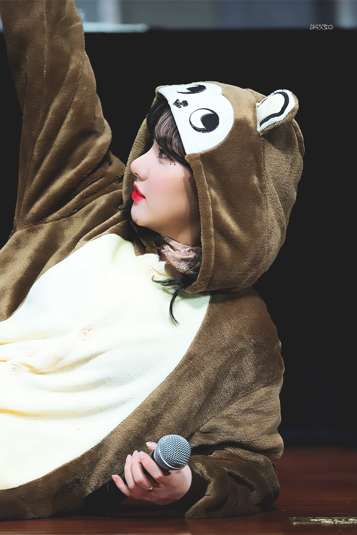 Dz2V9ZxU8AAPizx.jpg:large