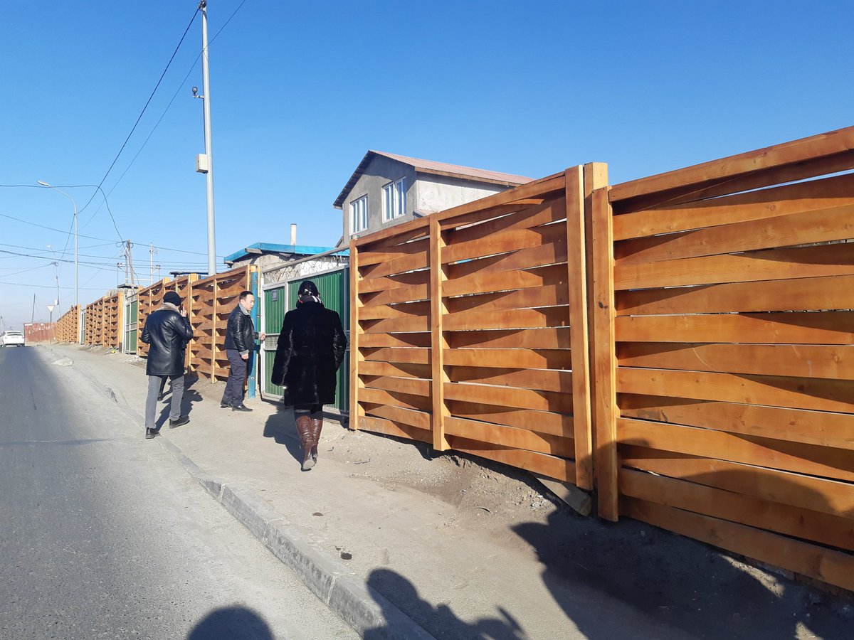 Өнөөдөр сервис центрийг үзлээ.2018оны 7сараас дэд бүтцийн барилгын ажил эхлэж 285 айлд дулааны шугам,цэвэр бохир усны шугам,1000 айлын цэвэр байгууламжийг барьжээ.Паар нь 70 хэмтэй халж бна,яндангаа буулгаад жорлон крантаа хийчихэж.хурал биш бодит ажил харах ямар урамтай юм бэ :)