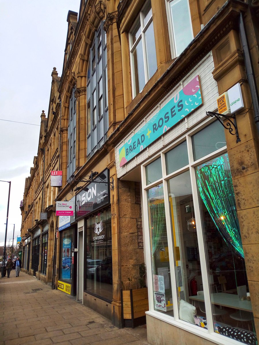 absurdlyso's tweet photo. Back on Parade #paraders #northparade #bradford #indiebusiness @BreadandRosesBD always a few laptops Cha Cha ing the day away inside, designing the new, soaking up the ambience. Very nice to see. Bread & Roses #lovebradford #creativeroutes https://t.co/jWYYBUXEte