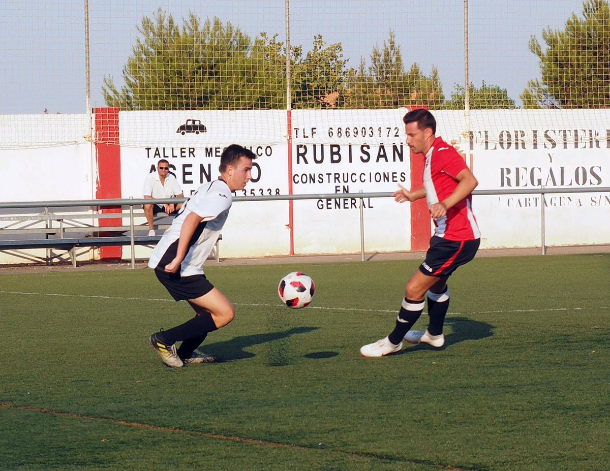 Juvenil1a's tweet photo. De nuevo tenemos que dar la enhorabuena a nuestro jugador @miguelgo21001 por su convocatoria con la Selección Murciana Juvenil para disputar el campeonato de selecciones autonómicas. Enhorabuena Melón más que merecida la convocatoria! https://t.co/3bOMROBfSz