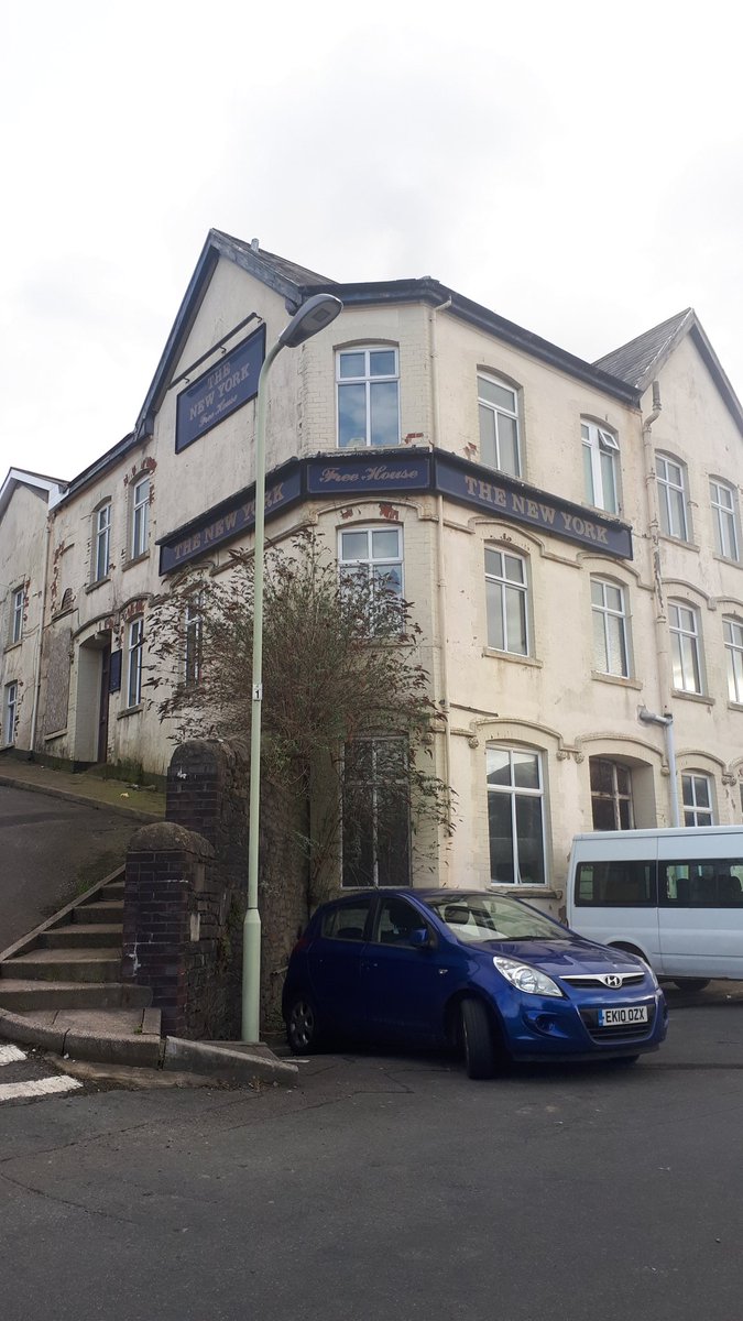 Anyone know the origins of the name of The New York in Porth?

Ydy unrhyw un yn gwybod gwreiddiau enw y New York yn y Porth?