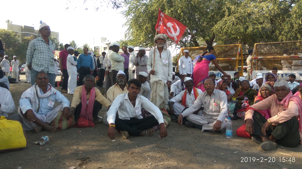 KisanSabha's tweet photo. Oppression is Your Privilege
Protest is Our Right!

#BJPBetraysKisans  #KisanMarchesAgain https://t.co/D5pRJ8hZEy