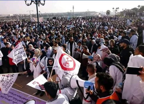 amazightamazgha's tweet photo. صور من المسيرة الوطنية للأساتذة الذين فرض عليهم التعاقد
#cnpcc https://t.co/aIWCzntKvD