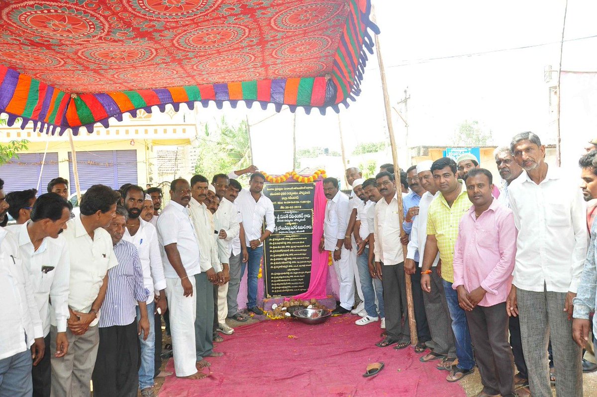 TSandamalla's tweet photo. చొప్పదండిలో ముస్లిం మైనార్టీ భవన నిర్మాణం, భూమి పూజా కార్యక్రమంలో పాల్గొన్న స్థానిక ఎమ్మెల్యే సుంకే రవి శంకర్ గారు, జిల్లా గ్రంథాలయ సంస్థ చైర్మన్ ఏనుగు రవీందర్ రెడ్డి గారు, మార్కెట్ చైర్మన్ గడ్డం సుమలత రెడ్డి గారు,మరియు కార్యకర్తలు ప్రజా ప్రతినిధులు పాల్గొన్నారు.. https://t.co/hhYoTrZFnM