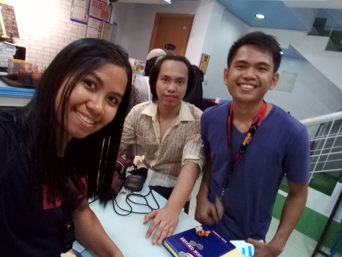 jonnahmojares's tweet photo. Haha funny kaayu amung adlaw na nagcollect ug market wastes. 😂 
Well, thank you sa libre millejohn @MilleLagrosas hello halu real quick. 

Insert  @reus_tabiliran 😍 
#thesisMates https://t.co/4HdNoGIjM8