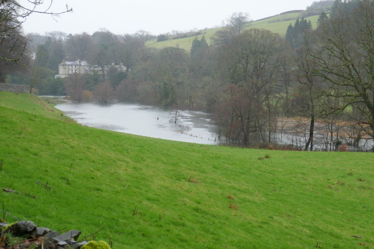 TheLengthsman's tweet photo. #Hightide today in #PennyBridge #RiverCrake bursts it's banks #NotJustLakes #Cumbria #FullMoon https://t.co/a2KLHObBUO