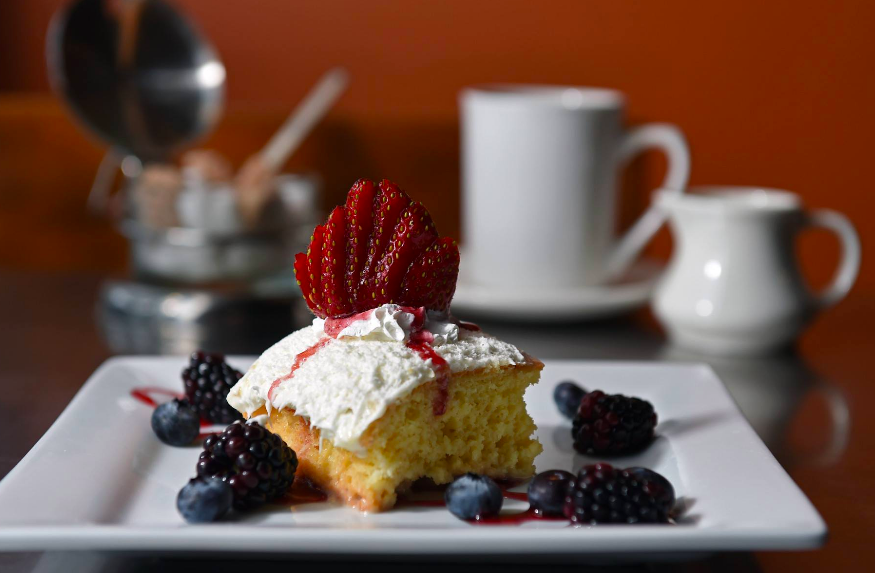 It's not technically dessert if its for breakfast right? ...right?
#dessertfirst #workweek #foodie #baltimorefood #fellspoint #canton