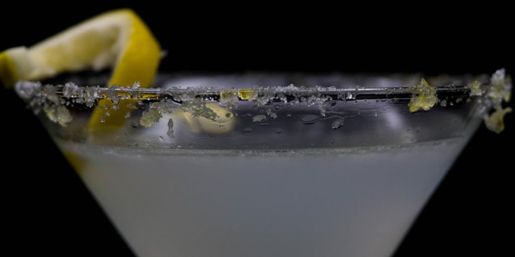 When life gives you lemons, you could squirt someone in the eye with them...or make a lemon drop with <a href="/NSDistillery/">North Shore Distillery</a> Sol Chamomile Citrus Vodka😋

#EmbraceIndependence <a href="/tattersallco/">Tattersall</a>