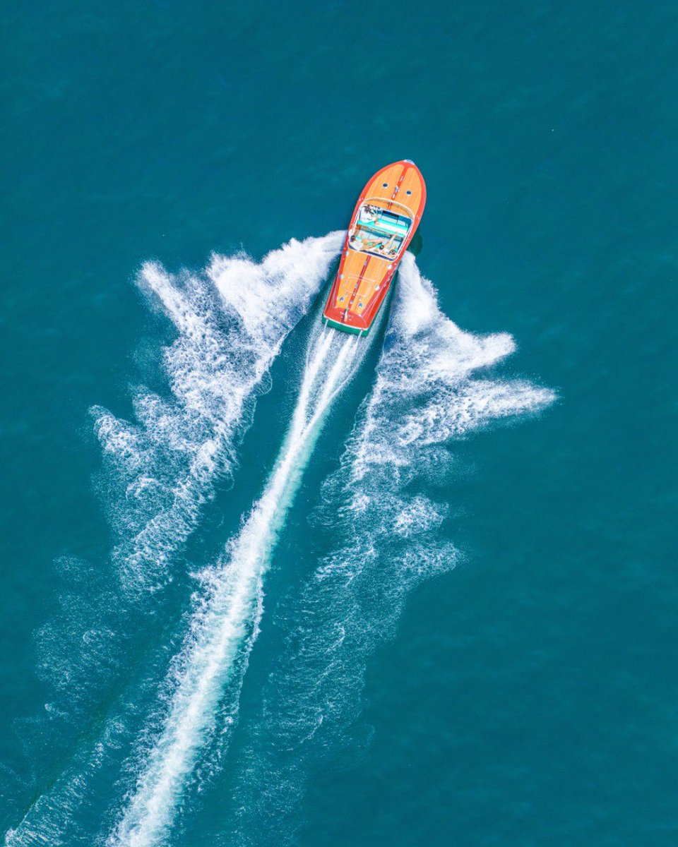 Sunny Days ahead! Who else cant wait to go on vacation? Photo by <a href="/graymalin/">Gray Malin</a> #hamptonsun