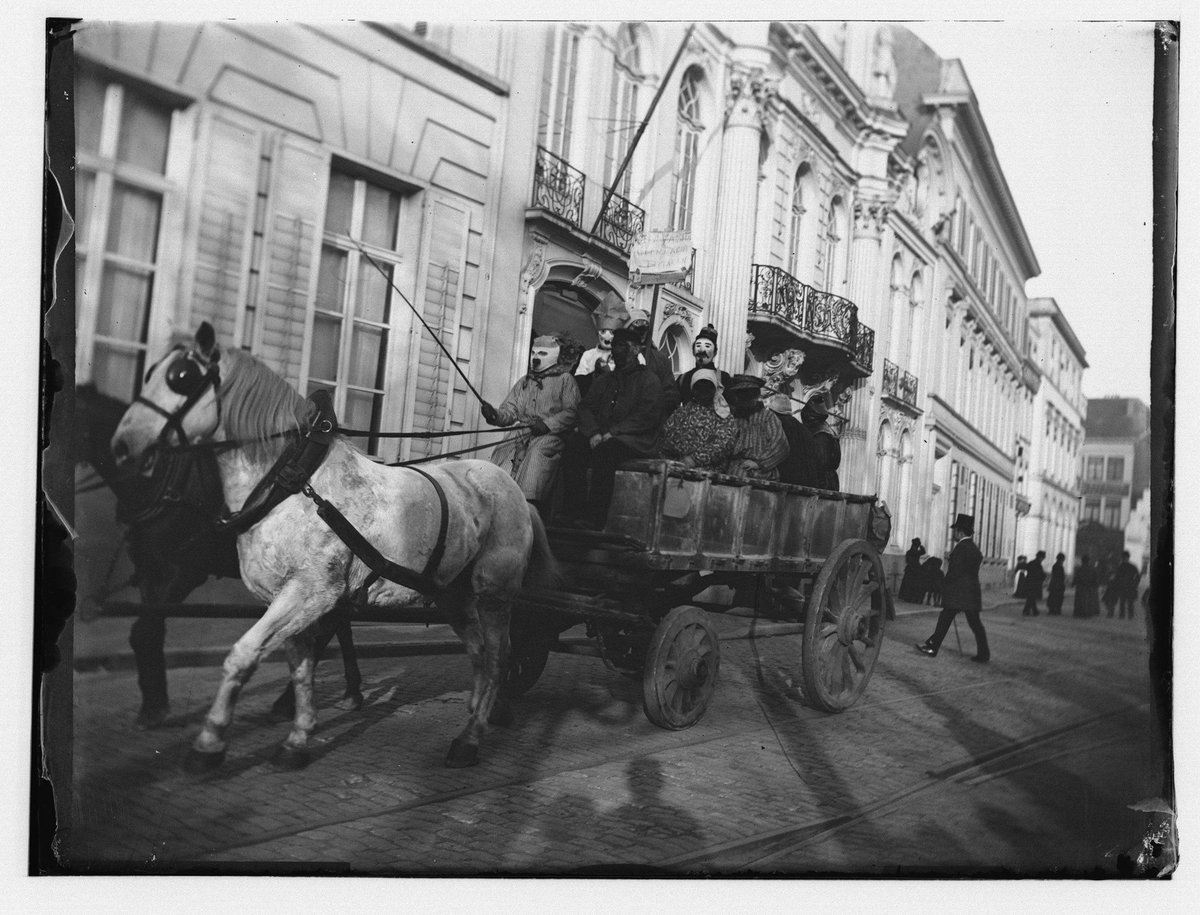 Beautiful photos by Arnold Vanderhaeghen of #carnival #celebrations on #ShroveTuesday <a href="/huisvanalijn/">Huis van Alijn</a>