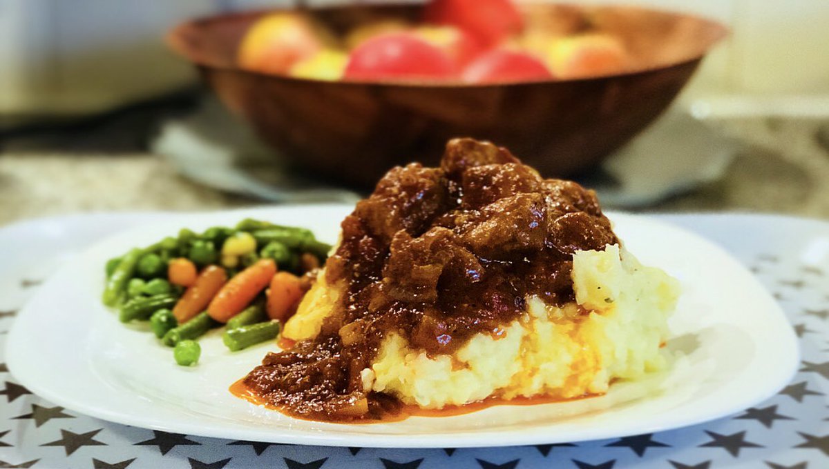 BeardedChefZam's tweet photo. Lamb and Mash and Side Veg... #UrbanThrowBack https://t.co/Py5NYqV44q