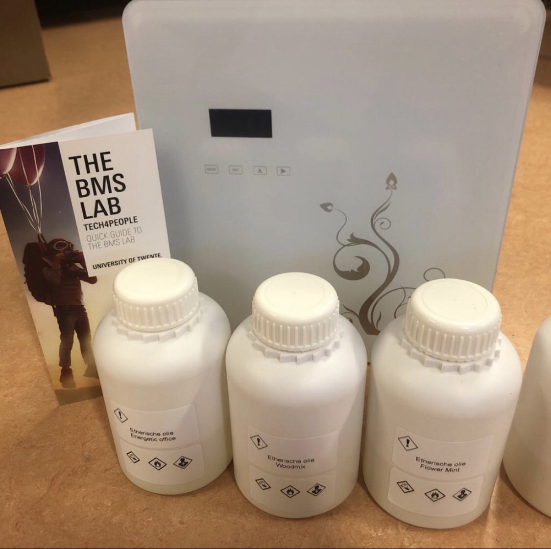 BMSLAB_UT's tweet image. Welcome our new scent device! Taking our research projects to the next level 👩🏿‍🏫 
.
.
.
#bmslab #hightechhumantouch #utwente #research #future