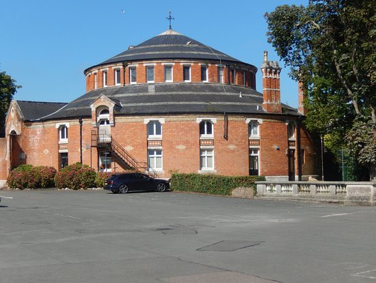 Mcfly8864's tweet photo. 🔄The Routunda @OldwayMansion built 1873. #Circular #FabBuilding @GreatDevonDays @VisitDevonUK https://t.co/uF3Q2RuWJm