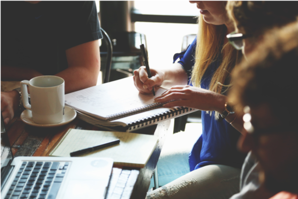 dcf_one's tweet photo. Tout #développement passe, un jour ou un autre, par la transmission de #savoirs et de #compétences. Et si vous commenciez dès aujourd’hui ? Pour en savoir plus sur le club DCF One, rendez-vous ici : https://t.co/DS3Ugu5NJI https://t.co/ErbMe0gIGj