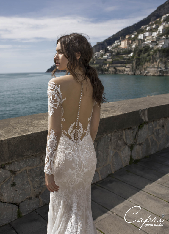 capri_sposa's tweet photo. La sensualità, l'armonia e l'eleganza per coronare il tuo sogno. 
#details 
#caprisposa
#capriwedding https://t.co/mMG3xTjaaT