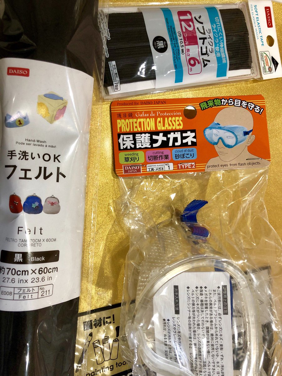 NEWS2019_con's tweet photo. 【見て欲しいだけ…】

100円ショップの材料で《自作アイギア》

ネオエレクトロニックワンダーステイト社製には遠く及ばないレプリカですが、「WORLDISTA」初回盤の3Dメガネシートをどうにかアイギアっぽく活用したくてやってみました。ゴーグルの裏にピッタリはめ込めるのでシートは傷つきません…！ https://t.co/aH4E9FuzkG