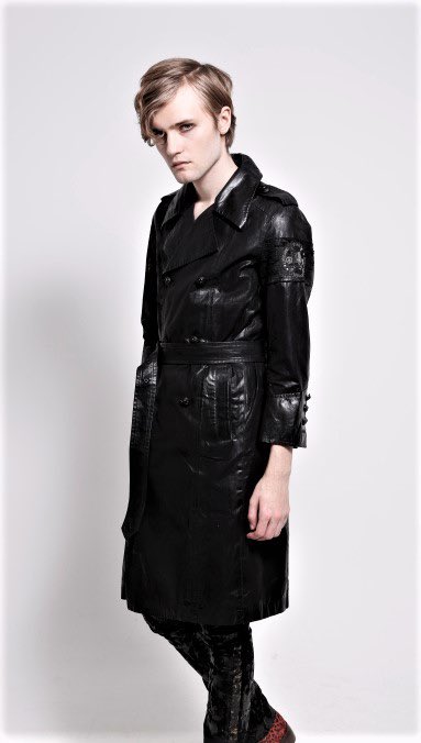 アー写のHYDEさん RoenのCoating Trench Coat VAMPSの時のLINE LIVEと