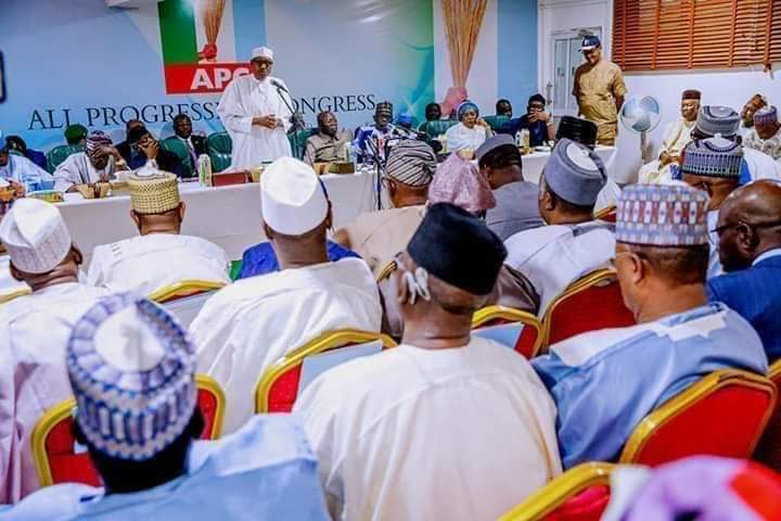 SimpliTyty's tweet photo. APC NEC Meeting Vs PDP NEC Meeting 

Pictures Don't lie

The difference is clear between the Nation Builder and Nation Jester

#NextLevel with @MBuhari &amp; @ProfOsinbajo 

#TruthBeTold https://t.co/PeP4DN1n1F