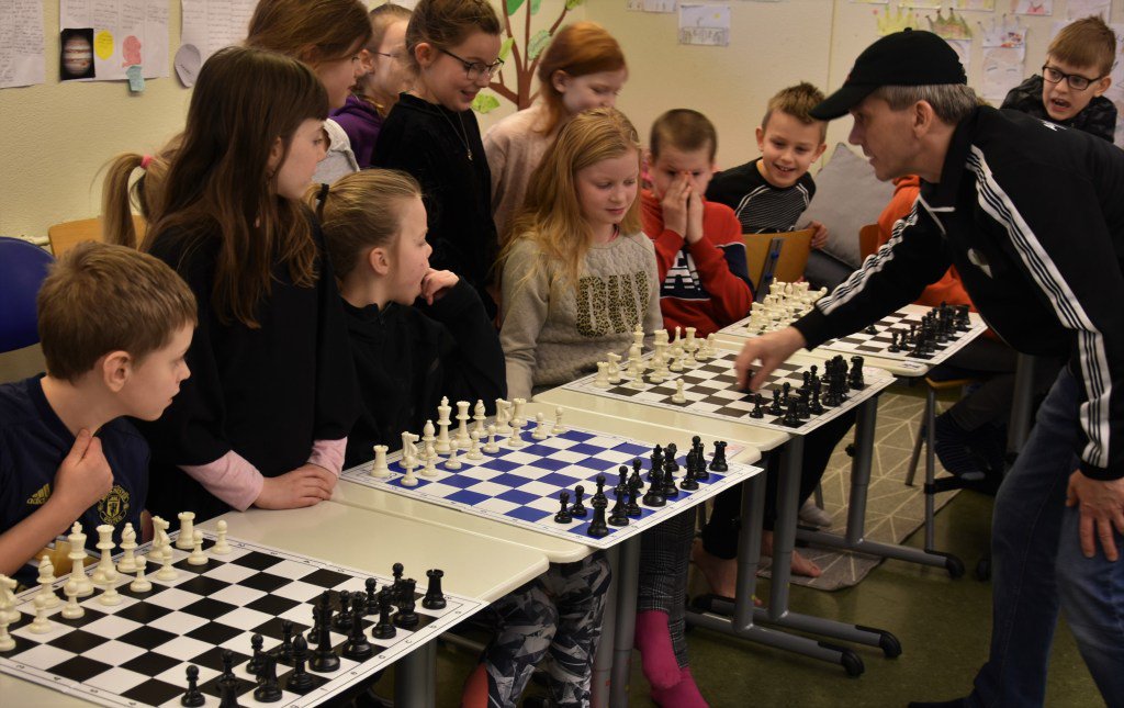 Hrókurinn á ferð og flugi um landið hrokurinn.is/hrokurinn-a-fe…