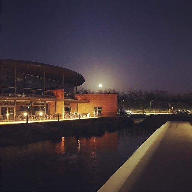 Apparition de la super lune au dessus du #campusseb #insidegroupeseb #superlune #lune