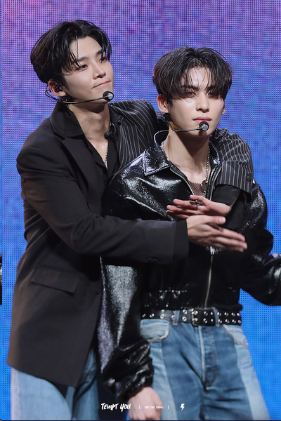 sf9_phgirl's tweet image. never thought i needed this in my life

#SF9_Enough
#SF9_MIRROR_SEXY
#taewoon