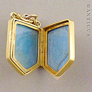 TIASdotCOM's tweet photo. Pick of the day: Victorian Gold Shield-shaped Photo Locket https://t.co/UlLHc6MZJl https://t.co/Fk02wMvgB4