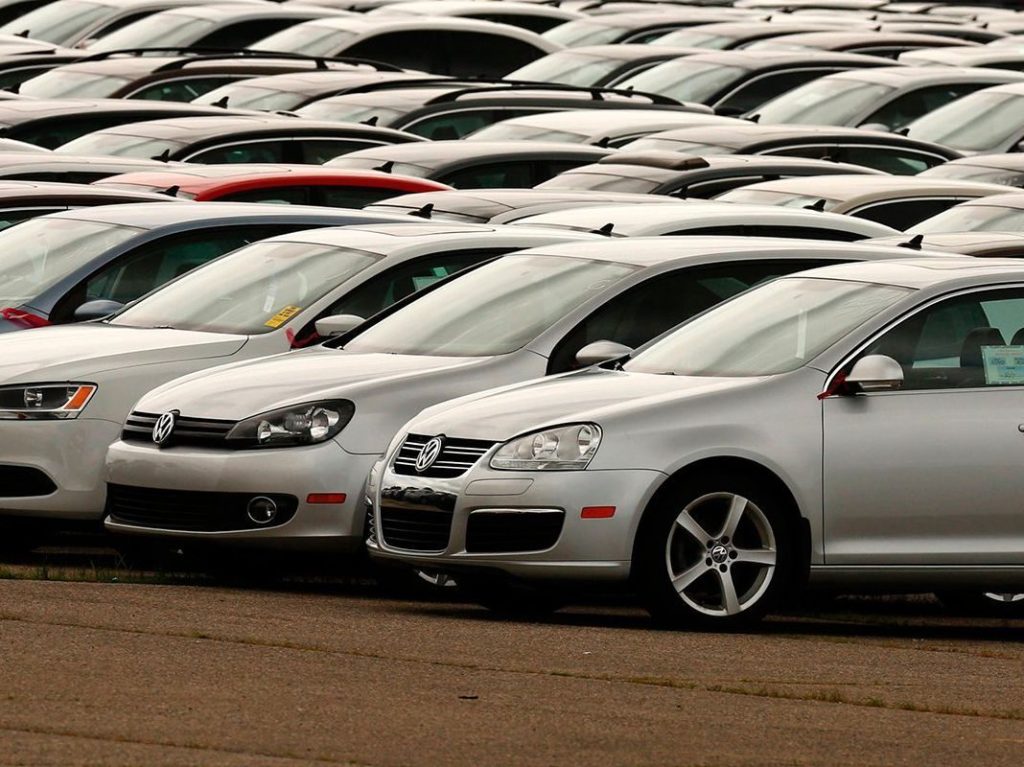 The average person spends 33$ a day to get dragged around, just to end up in the same bed at the end of it all. Strange behavior if you ask me.
How do you compare? sickfinance.com/saving-basics-…