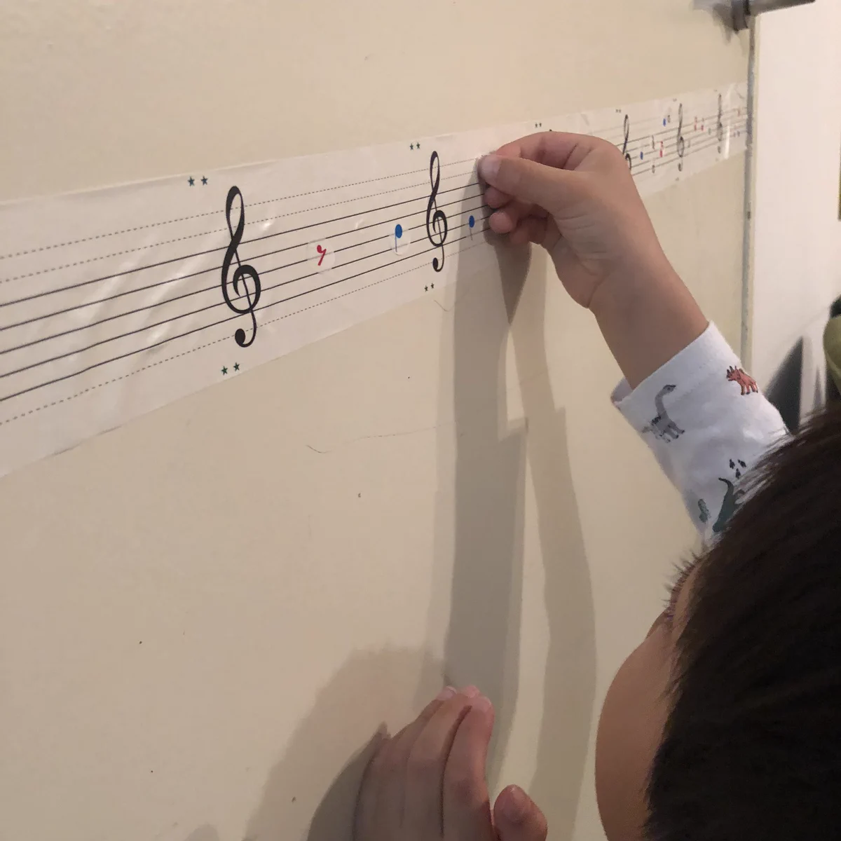 誰でも簡単に作曲家デビュー！？特殊なマスキングテープと音符シールを使うだけ！！