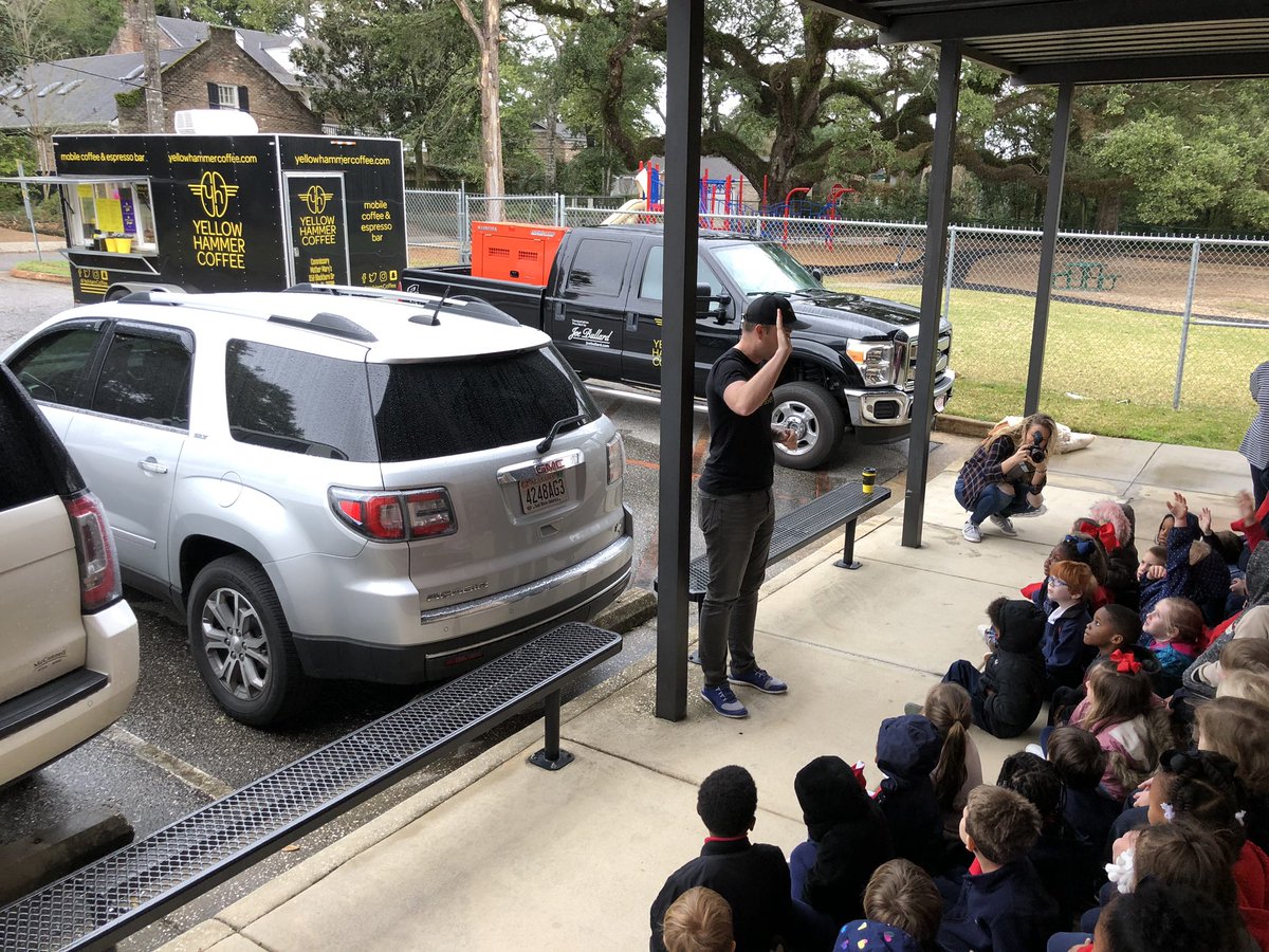 MilfordKClass's tweet photo. Thank you Yellow Hammer for speaking with our kindergarten students about entrepreneurship! @MilfordKClass @kindergartenkd @MaryBAustin  #NatlEshipweek https://t.co/UFth1Tlbmo