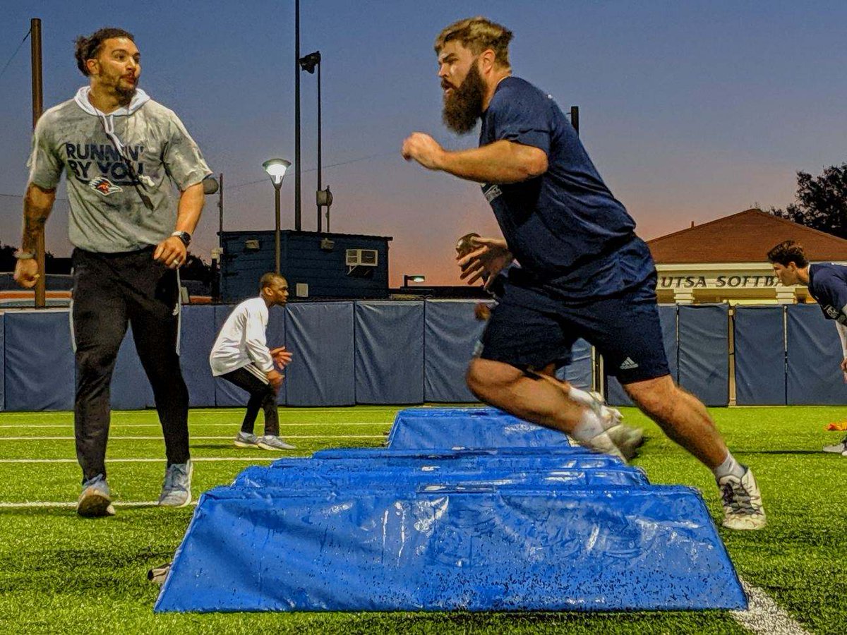 UTSA_FB_VIDEO's tweet photo. Elite Effort Everyday #BirdsUp https://t.co/L58UrCSYNW
