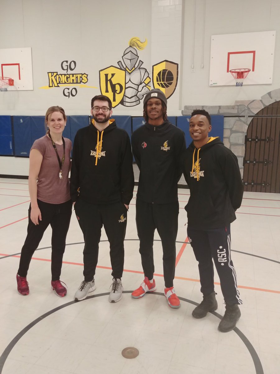 Look who showed up at our 8 am  basketball practice <a href="/KnollwoodPark1/">Knollwood Park P.S.</a> <a href="/LondonLightning/">London Lightning</a> #tvdsb