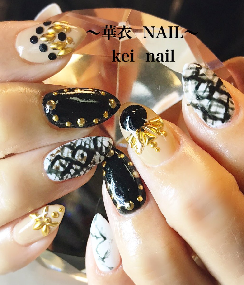 2tightKeiko's tweet photo. 姉へ #newnail 💅🏻✨
black＆beigeの #ヘビ柄ネイル 💕

 #看板犬 #ポメラニアン #ポメ 
#ぽめらにあん #ぽめ https://t.co/hhwe42VS8z