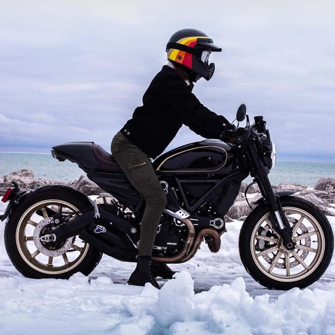 Did you know that the Scout works in weather as cold as -40°C?! A lot of our customers even use them on snowmobiles. 

(Photo by @womensmotoexhibit on Instagram).