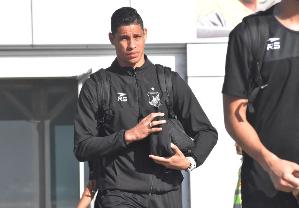 📷 ¡El azulgrana aborda su vuelo con destino a Valencia! 🛫

#YoSoyAzulgrana 🔵🔴