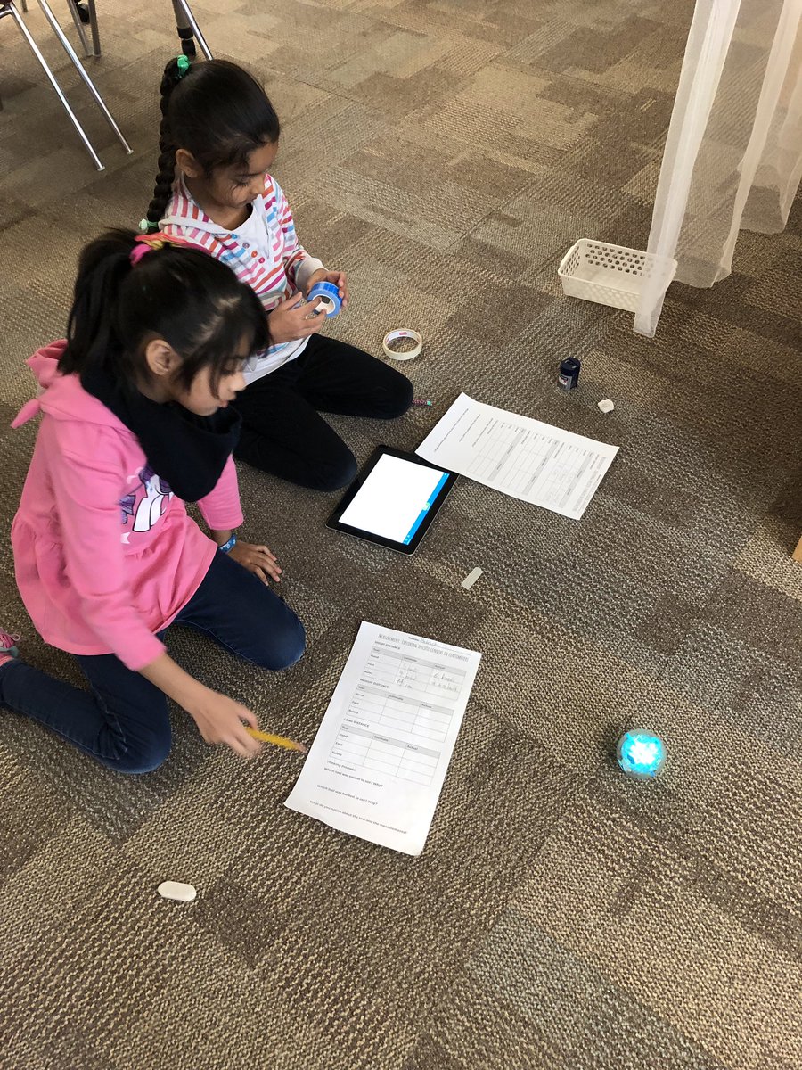 balneet_singh's tweet photo. @MarvinHeightsps Grade 2 leaders estimating and measuring standard and nonstandard units with spheros #measuringwithrobots #MHmakerspace @patrika54 @PeelEML https://t.co/zqlrxxxGJ7