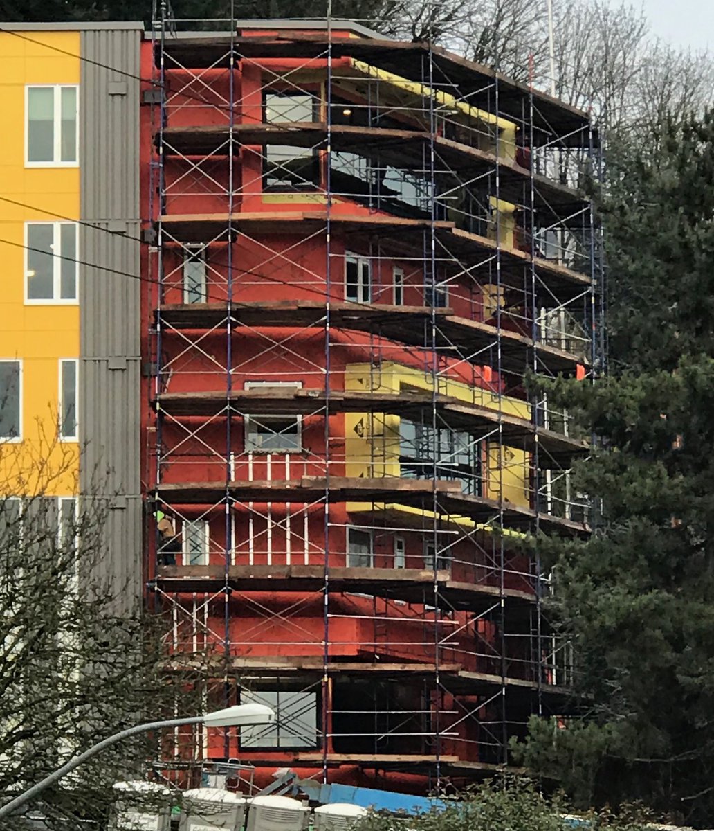SEIPortland's tweet photo. Finishing up some scaffolding for Pavillion Construction today, overlooking the 405 project. https://t.co/TbcG0Uf0Zc