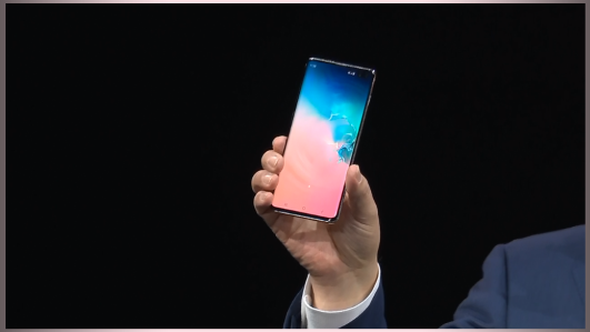 sutunni's tweet photo. This is the new Samsung Galaxy S10 LIVE from SanFrancisco!
5G Implementation and 5 cameras (2 front and 3 back)

#samsung       #london
#cnn                #SamsungEvent 
#america         #SamsungGalaxyS10
#galaxy            #SamsungUnpacked       
#live                 #cnbc https://t.co/OJB8OwIWyW