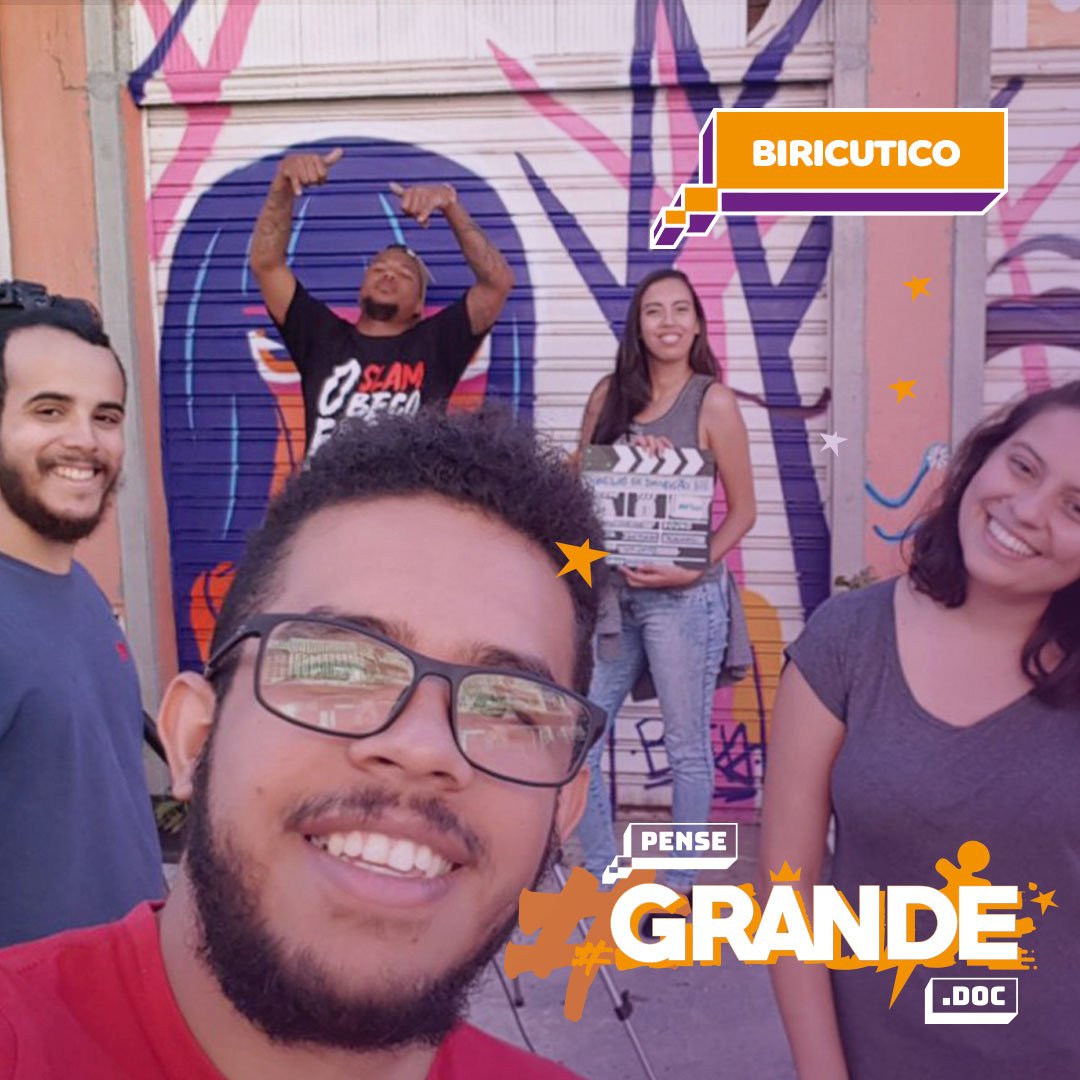 vivobr's tweet photo. A produtora cultural Biricutico tem a missão de levar conhecimento e empoderamento para jovens da periferia do DF, por meio de arte e cultura. Conheça mais sobre no Pense Grande.doc, uma realização da @FT_Brasil e do @canalfutura É quinta, às 22h15. #arteecultura #pensegrandedoc https://t.co/nC78KbqVql