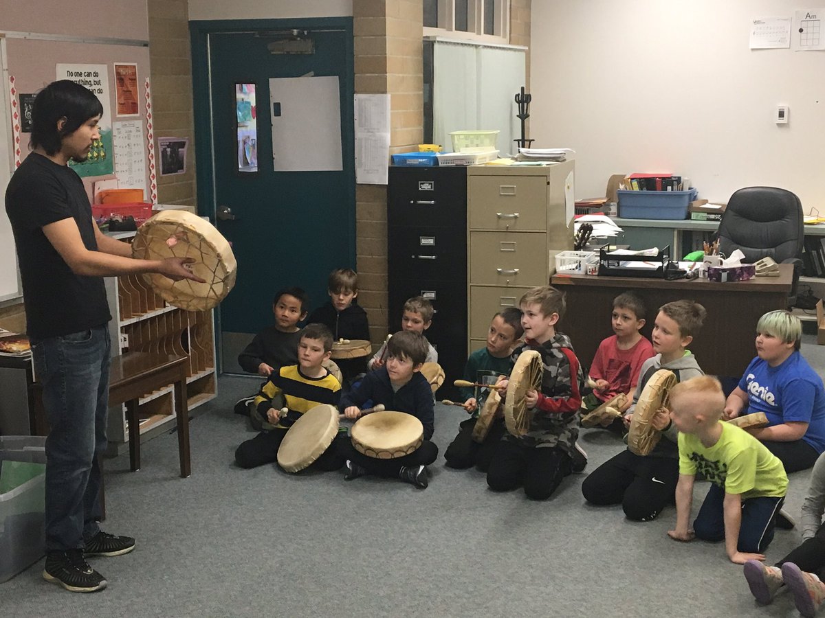 mtoneatto's tweet photo. Okanagan Similkameen Day at Tuc-el-Nuit school. All district grade 3’s along with Tuc’s students learning about Indigenous culture and language #sd53 #Indigenousculture #makinglearningfun @pacasemore @ByoungBev @Shaninigans @pbritton78 @kaser_linda @jhalbert8 @mr_mcallister https://t.co/yZqfghrLvG