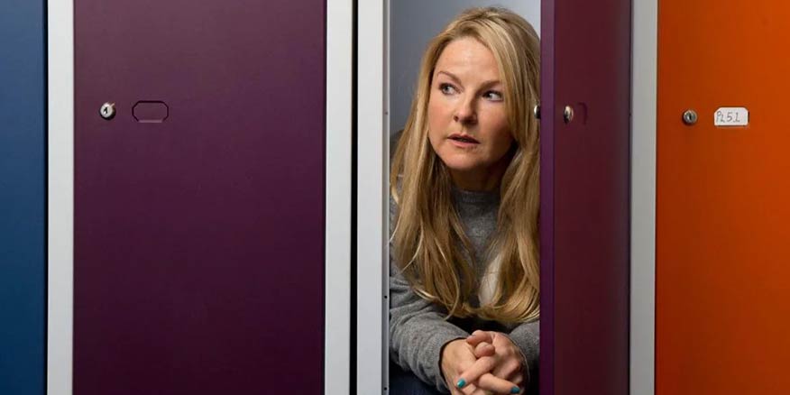 We\d like to wish a very happy birthday to comic actor Sarah Hadland.  