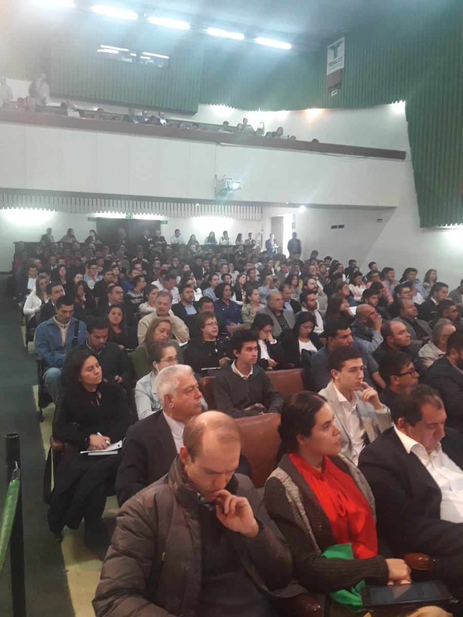 FenalcoNacional's tweet photo. #AEstaHora se realiza el lanzamiento oficial del Centro de Transformación Digital Empresarial de @FenalcoNacional con la asistencia de empresarios de #Bogotá @Ministerio_TIC @InnpulsaCol @FENALCOBOGOTA https://t.co/55uwywtDbM